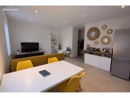 à louer – bel appartement t3 rénové – 55 06 m² – la tour-du-pin