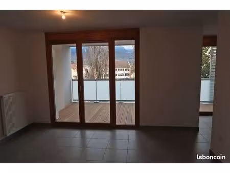 location appartement récent t3 67m² voiron centre