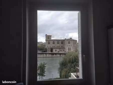 location cabinet / local/ bureau