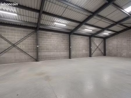 entrepot + bureau + logement de gardien