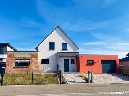 maison contemporaine avec piscine  vue dégagée et très faible consommation énergétique