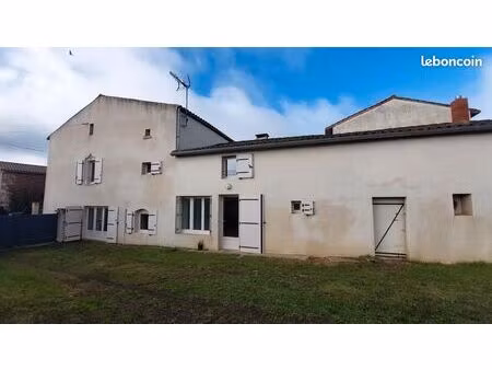 7 km de niort  longère entièrement rénovée