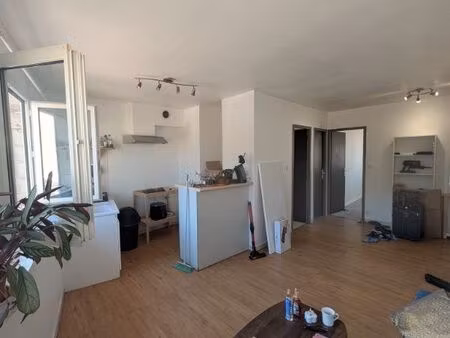 t3 48 m² au 3eme étage 530 euros