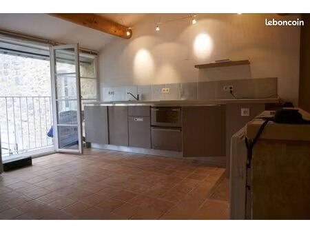 joli t1 de charme dans le centre de saint restitut