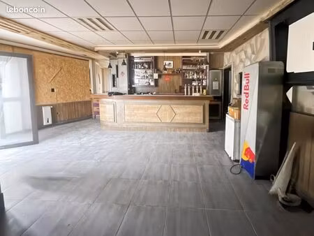 commerce bar 55 m²