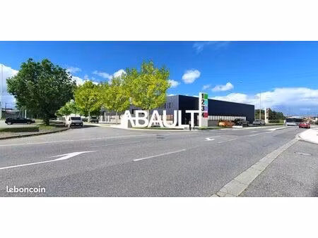 local d'activité 2 268 m²