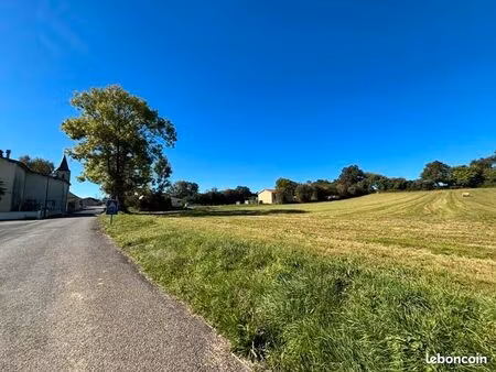 terrain 3 820 m² uglas