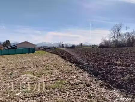 terrain 3 340 m² uglas