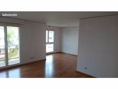 colmar grand f3 avec cuisine équipée et garage