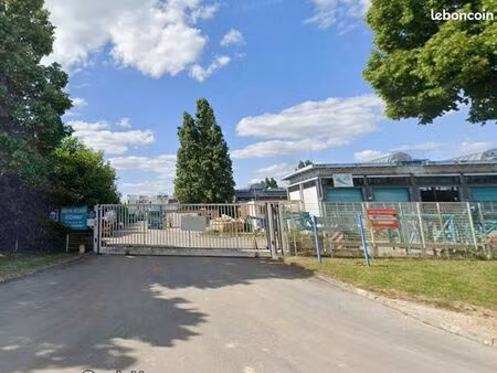 locaux d'activités entrepôt bail précaire