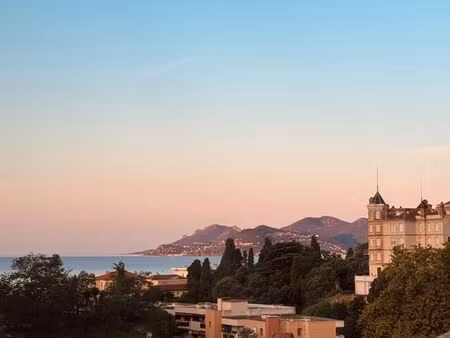 cannes – 3 pièces meublé 6e étage  terrasse sud  aperçu mer secteur suquet/forville