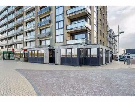 boutique commerciale entièrement rénovée et prête à l'emp...