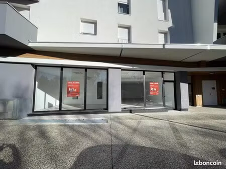 local commercial 181 m²