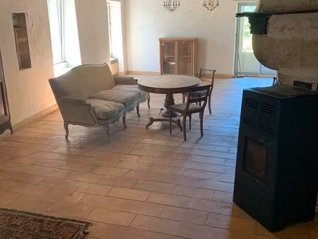 mas de caractère à réinventer – âme  pierres et lumière