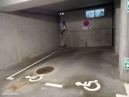 parking pmr 16.5m2 couvert/sécurisé-équipé 220v- 1/2 sous sol