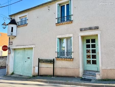 maison ancienne au cœur historique de maule