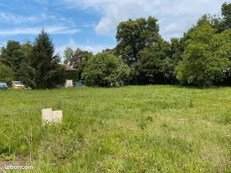 terrain 1 107 m² leognan