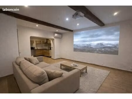 appartement 68 m² avec patio et vitrine – usage habitation et/ou commercial