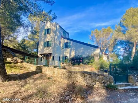 location maison t6 la tour d'aigues