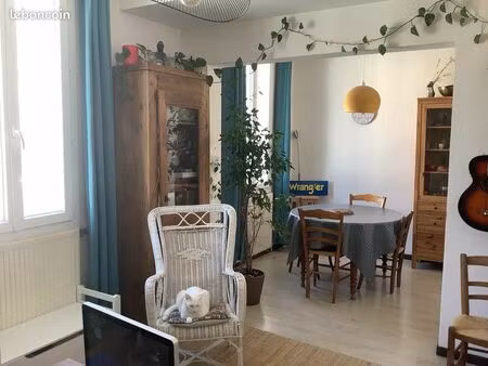 maison de ville très proche remparts