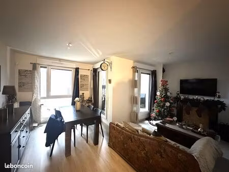 f2 moderne de 47 m² avec terrasse