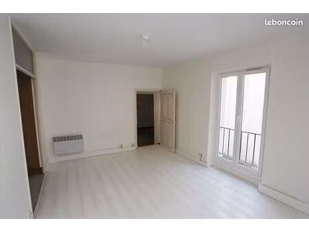 spacieux t2 climatisé centre ville libre