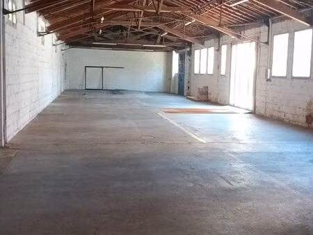 a louer un local de 280 m2 pour un entrepôt de stockage ou une location artisanale  centre