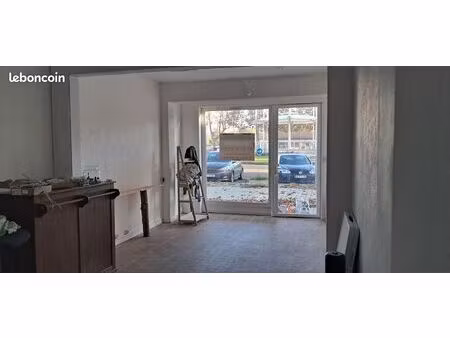 local commercial 20m2 place etoile