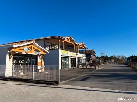 local commercial le porge