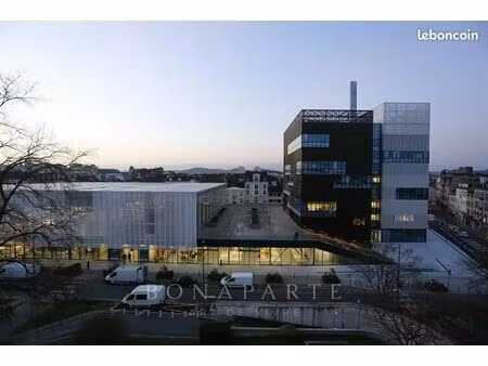 local commercial 900 m² pau