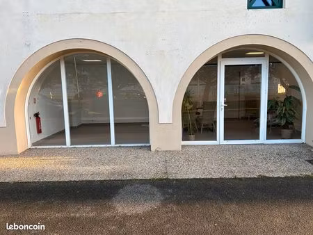 local commercial 30m² / 725