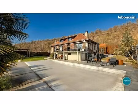 propriété 7 pièces 146 m²