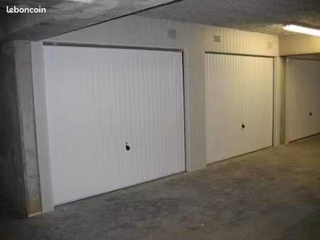 garage box fermé sécurisé