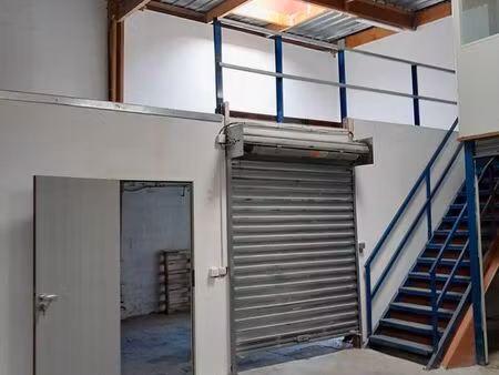 local stockage/activité 250m²