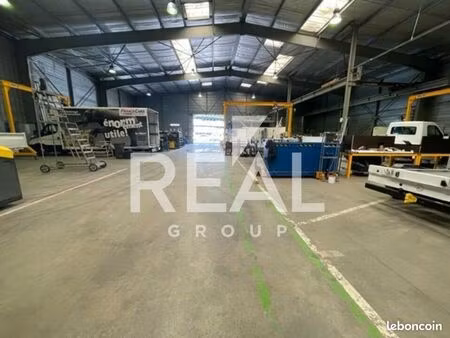 local d'activité 1 878 m²