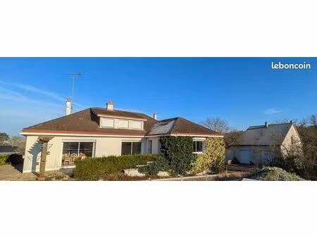 maison et trés grand atelier/garage centre de st gervais 41