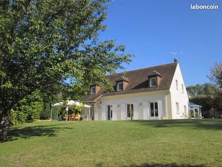 maison 200 m2 habitables 8 pièces  avec piscine