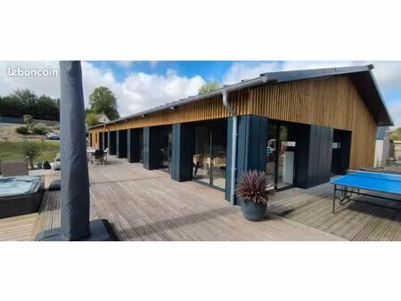 magnifique villa contemporaine de 320m2 et 9300m2 de terrain