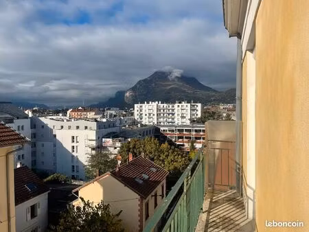 t3 duplex dernier étage (vue dégagée et au calme) en meublé