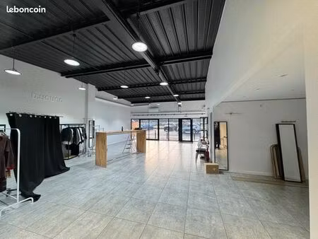local commercial 140 m²
