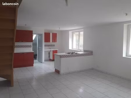 t3 80 m2 ; duplex ; deux douches ; calme ; verdure ; parking