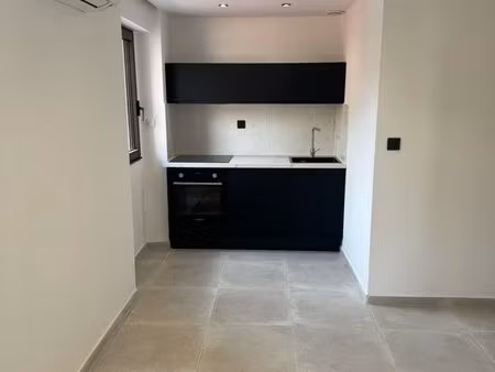 appartement t2 30m2 à 1 min de la mer refait à neuf avec climatisation et cuisine équipé m