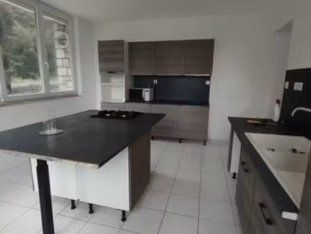 t4 108 m2 ; rdc ; entrée indépendante ; clim ; verdure ; parking