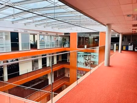 local commercial 1 614 m²