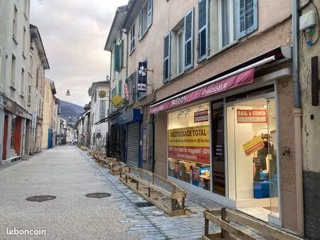 murs commerciaux vizille