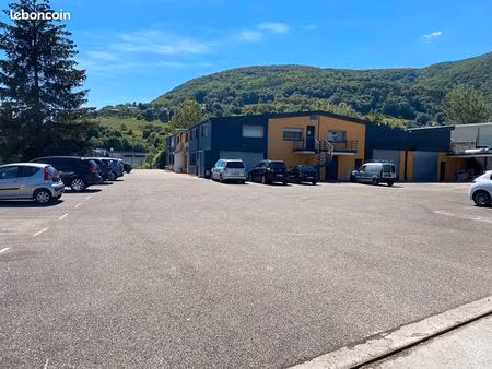 local 800 m² voiron