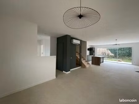 maison neuve lumineuse