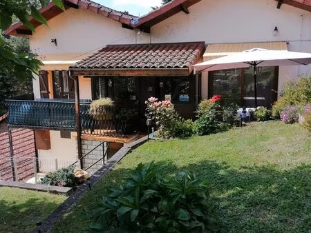 maison atypique avec beaucoup de charme a 5 km d'olliergues