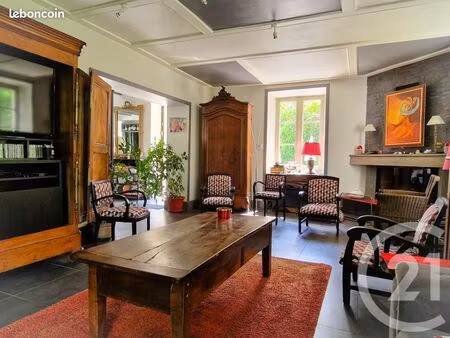 maison 8 pièces 240 m²