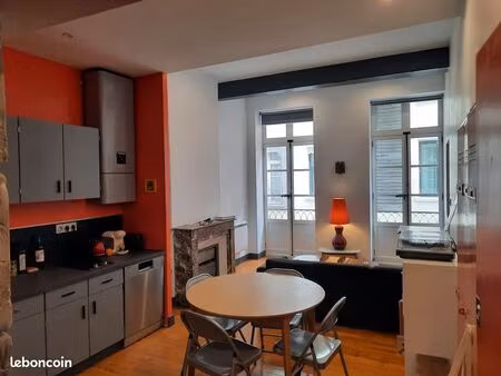 appartement de 2 chambres et 2 salles de bains dans l'hyper-centre
